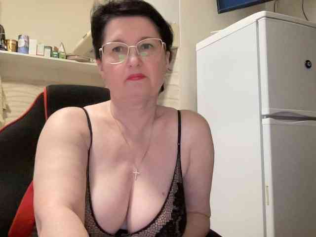 HotMilfPussy webcam