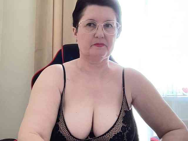 HotMilfPussy webcam