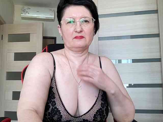 HotMilfPussy webcam