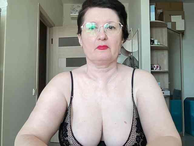 HotMilfPussy webcam