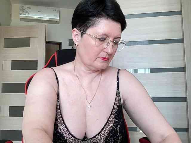HotMilfPussy webcam