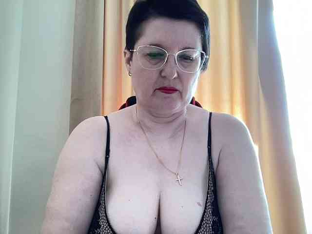 HotMilfPussy webcam