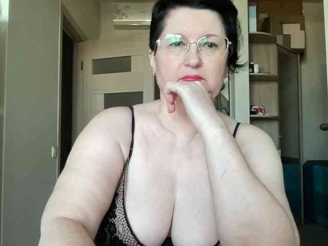 HotMilfPussy webcam
