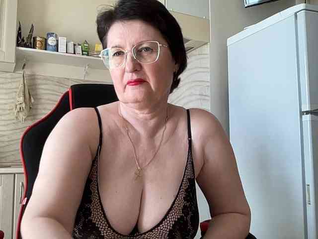 HotMilfPussy webcam