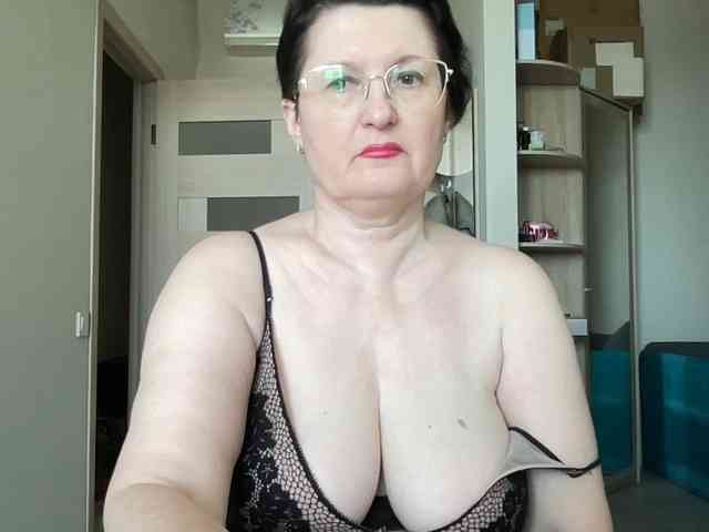 HotMilfPussy live female cam on bongacams