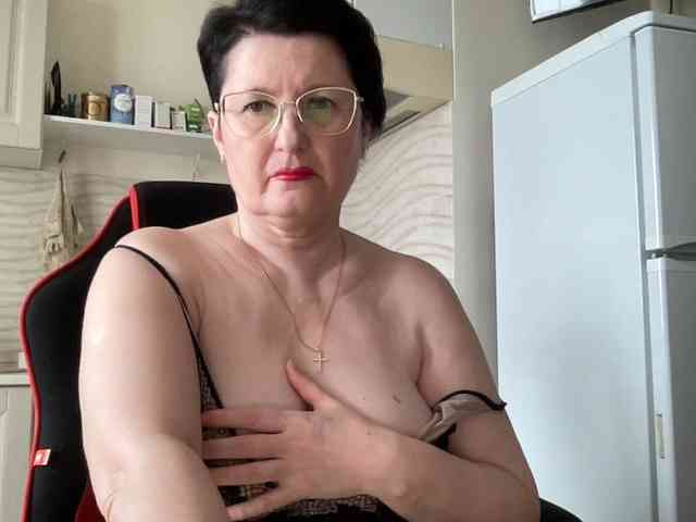 HotMilfPussy webcam