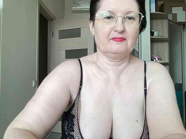 HotMilfPussy webcam