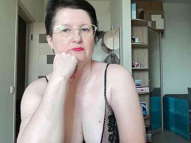 HotMilfPussy webcam