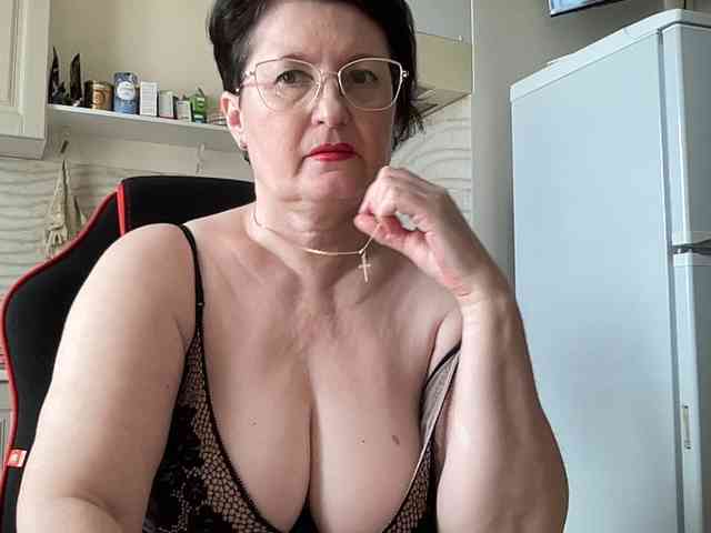HotMilfPussy webcam
