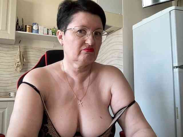 HotMilfPussy webcam
