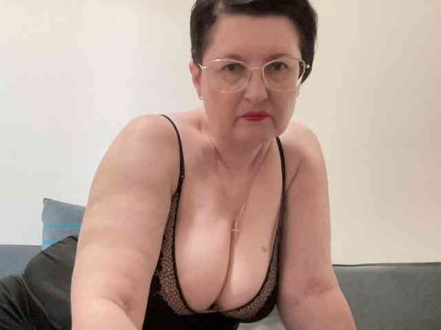 HotMilfPussy webcam
