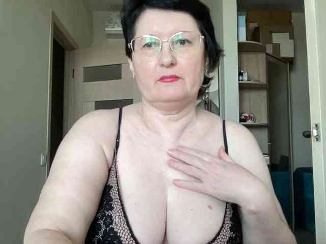 HotMilfPussy webcam