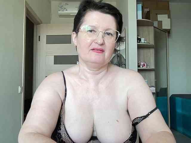 HotMilfPussy webcam