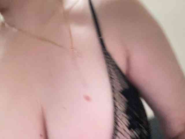 HotMilfPussy webcam