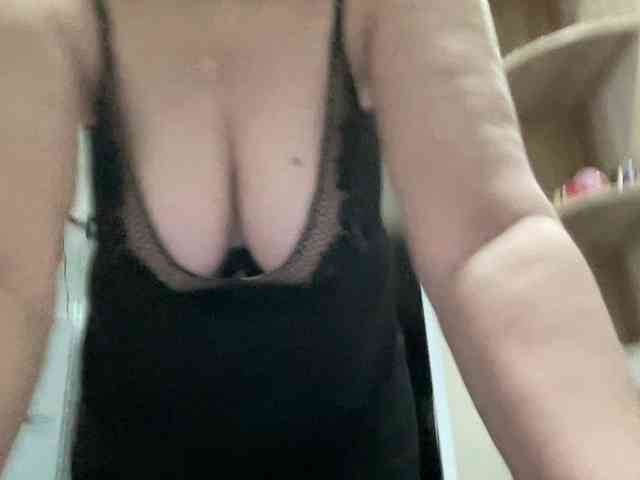 HotMilfPussy Live Webcam on BongaCams