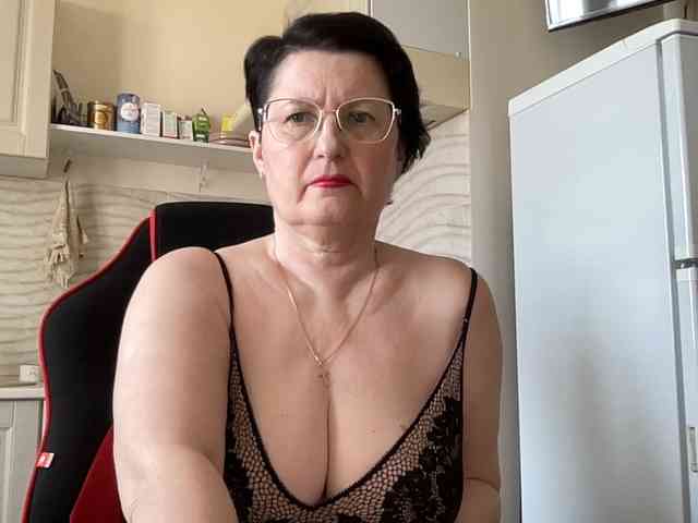 HotMilfPussy webcam