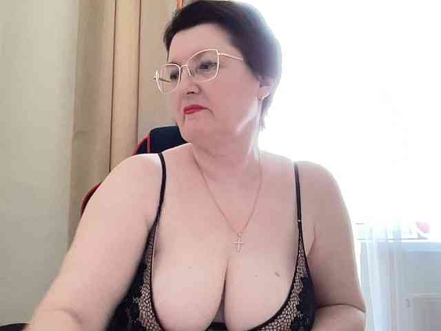 HotMilfPussy webcam