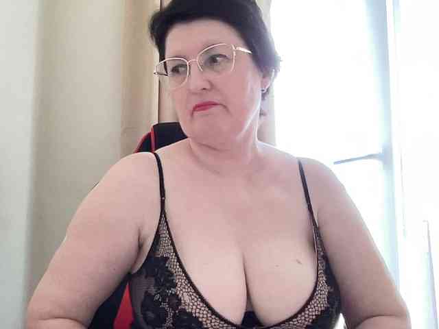 HotMilfPussy webcam