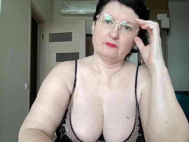 HotMilfPussy webcam