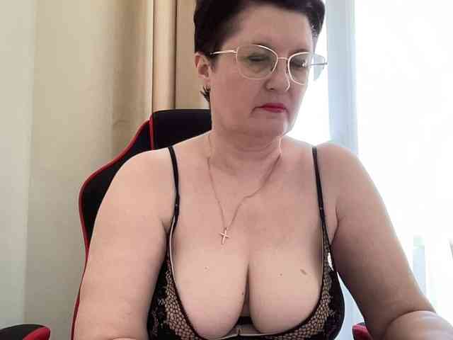 HotMilfPussy webcam