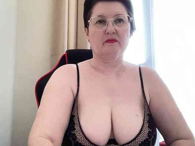 HotMilfPussy webcam