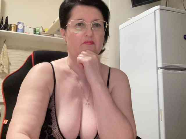 HotMilfPussy webcam