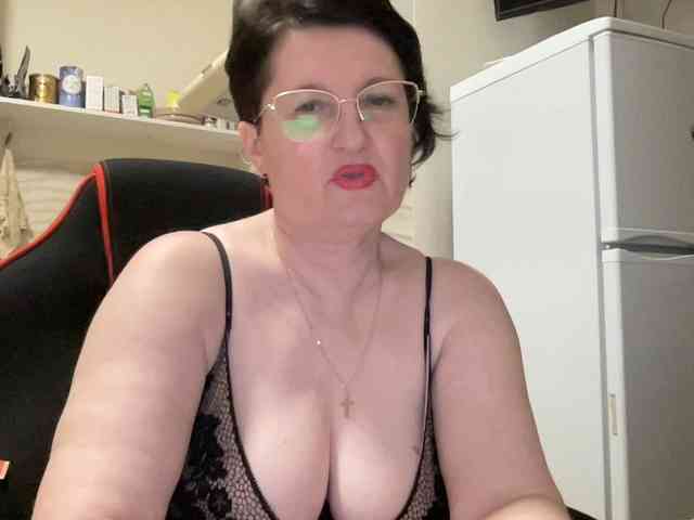 HotMilfPussy webcam