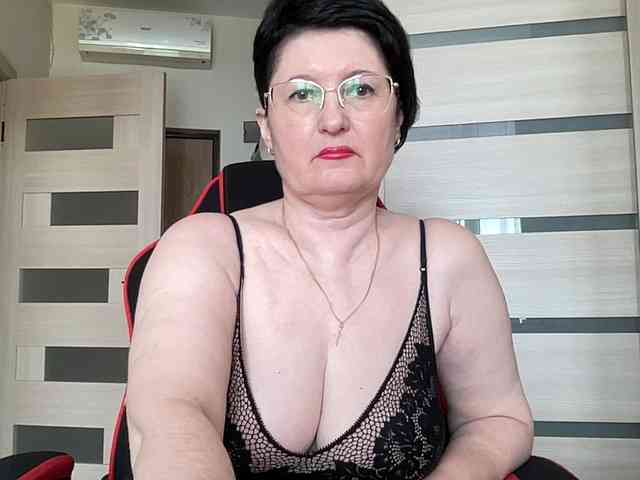 HotMilfPussy webcam