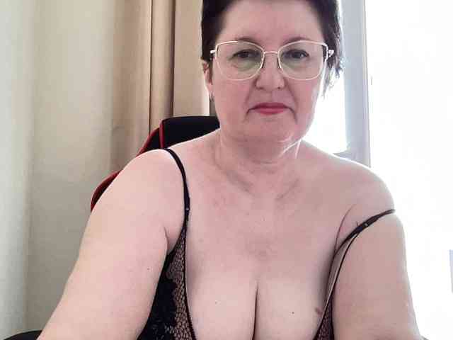HotMilfPussy webcam