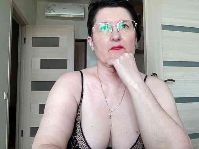 HotMilfPussy webcam