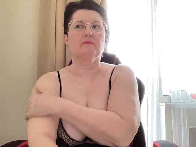 HotMilfPussy webcam