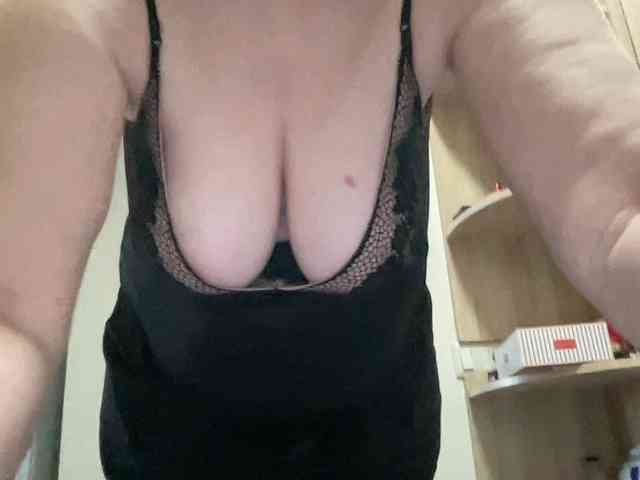 HotMilfPussy webcam