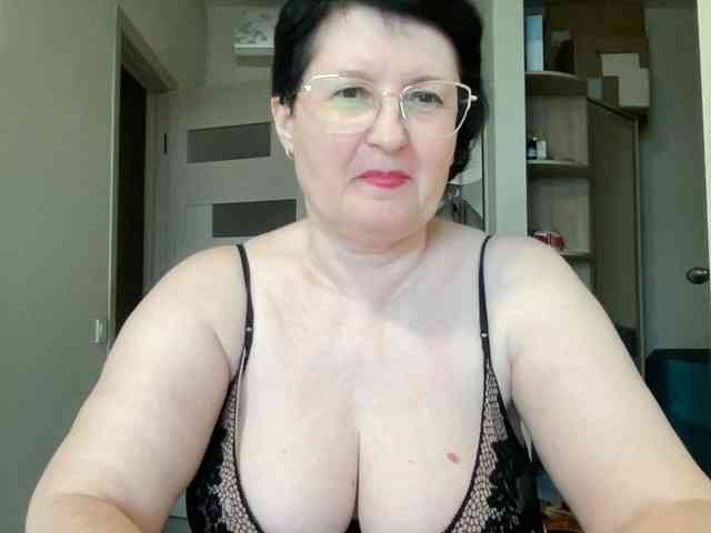 HotMilfPussy live female cam on bongacams