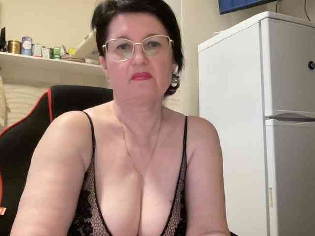 HotMilfPussy webcam