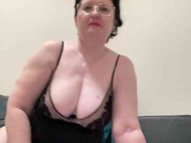 HotMilfPussy webcam