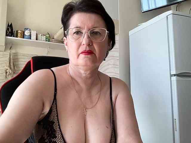 HotMilfPussy webcam