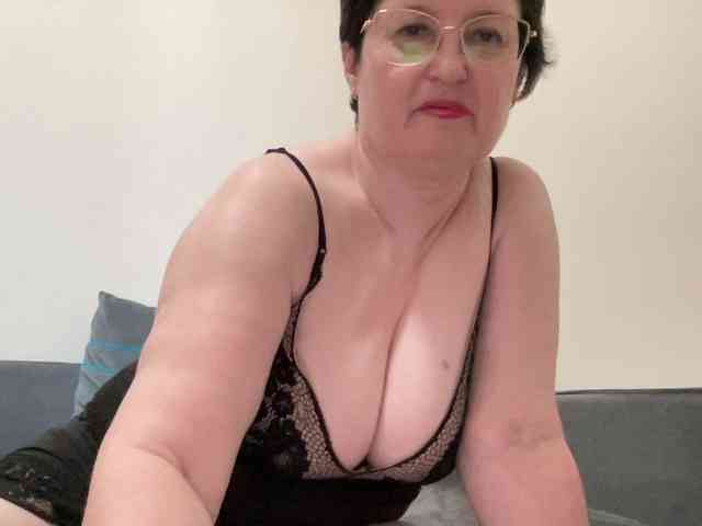 HotMilfPussy webcam