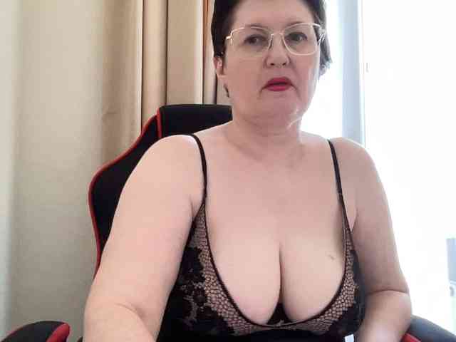 HotMilfPussy webcam