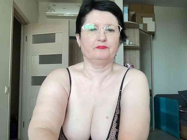 HotMilfPussy webcam