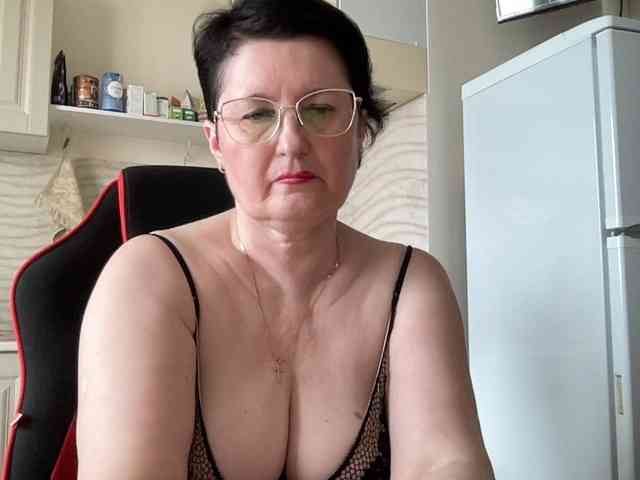 HotMilfPussy webcam