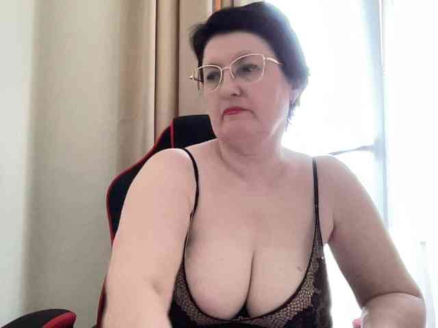 HotMilfPussy webcam