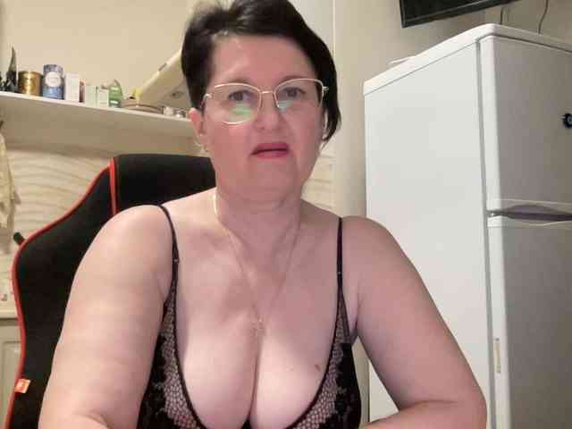HotMilfPussy webcam