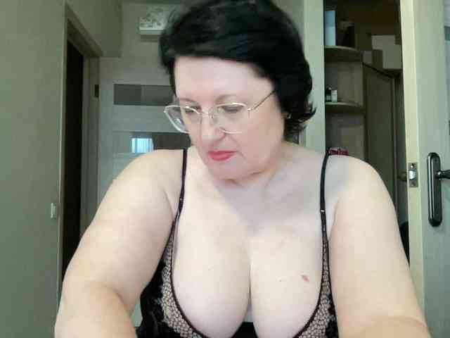 HotMilfPussy live female cam on bongacams