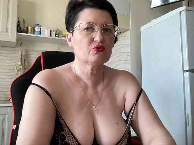 HotMilfPussy webcam