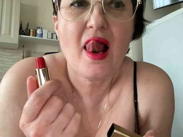 HotMilfPussy webcam