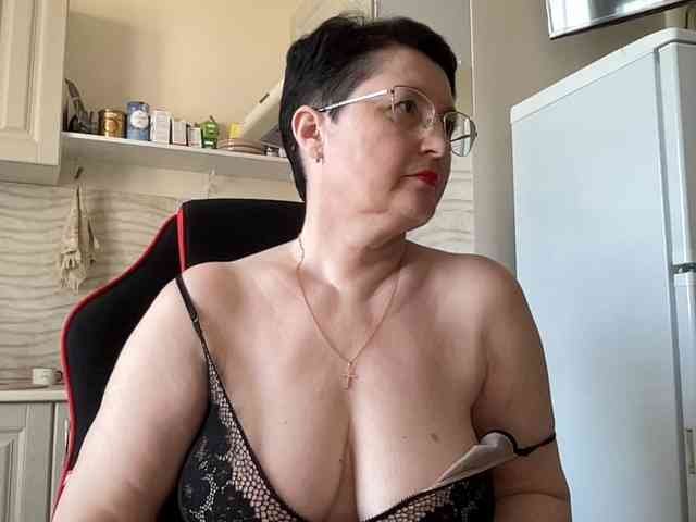 HotMilfPussy webcam