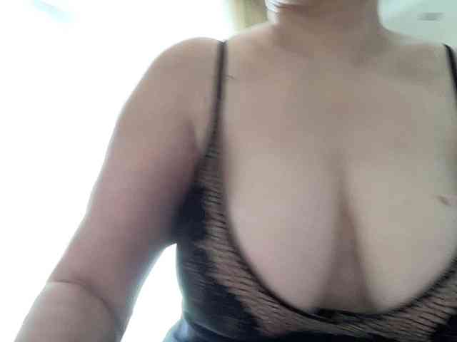 HotMilfPussy webcam
