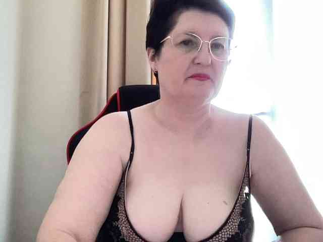 HotMilfPussy webcam