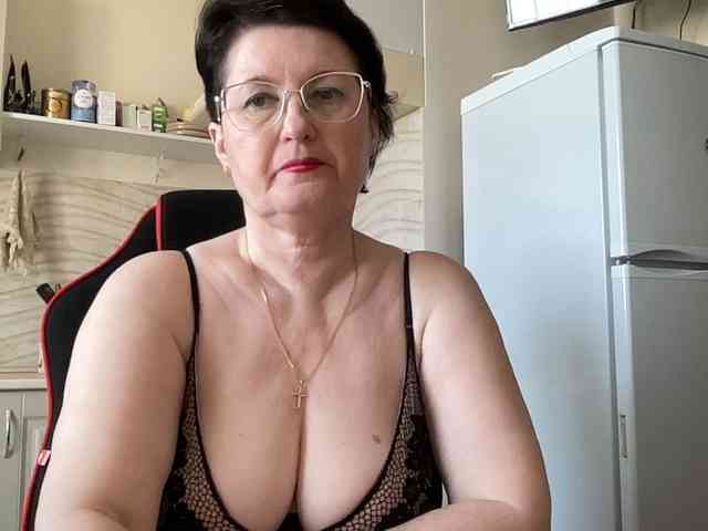 HotMilfPussy webcam