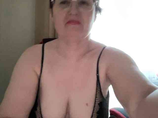 HotMilfPussy webcam